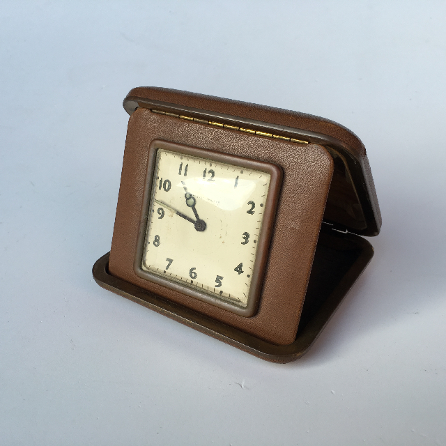 CLOCK, Travel in Square Leather Case